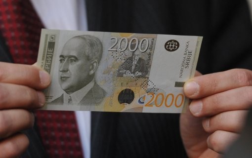 Dinar dodatno ojačao, kurs 117,7672